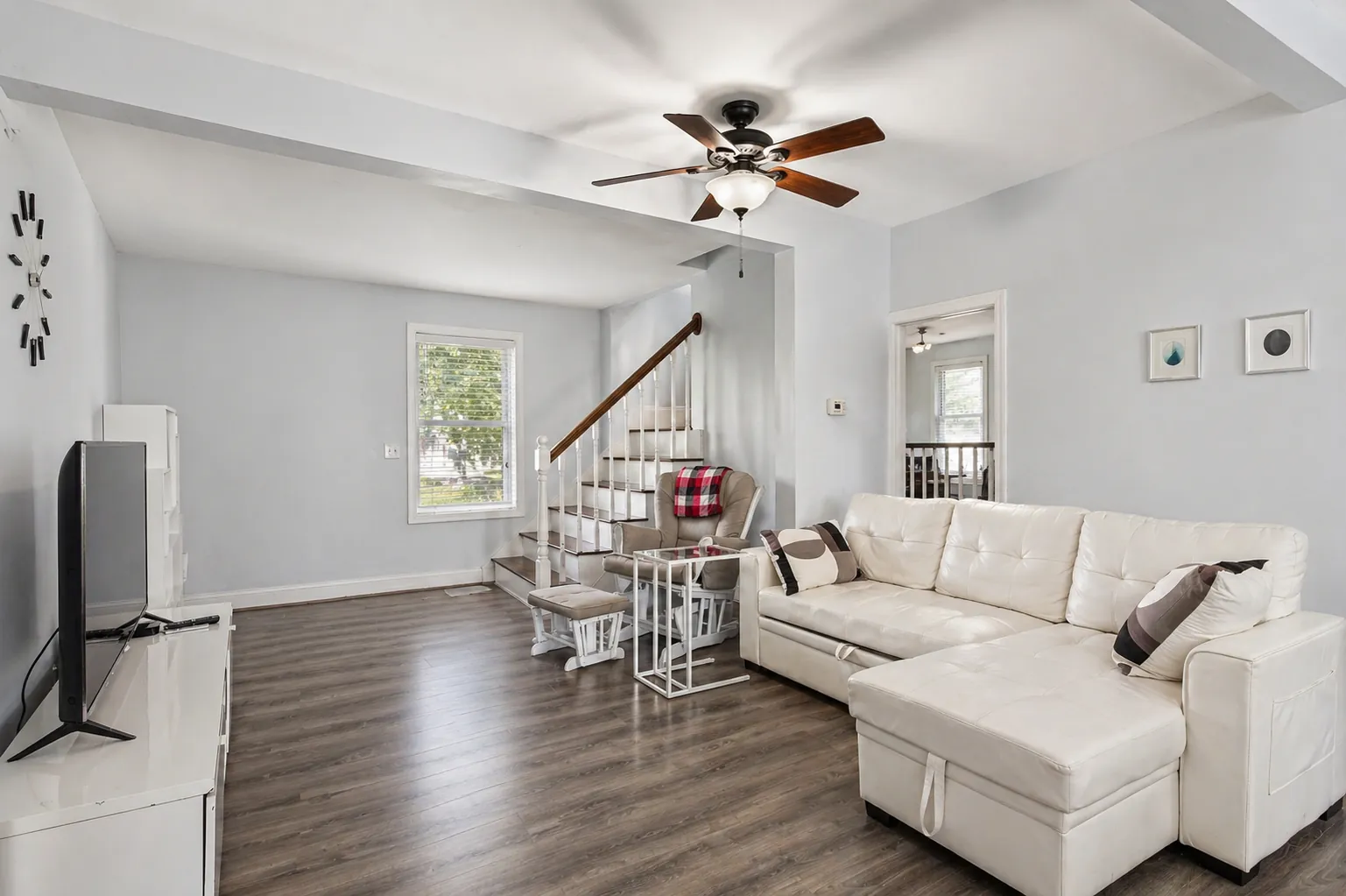 Spacious living room at Beachside Bliss Cottage — vacation rental in Old Orchard Beach, Maine