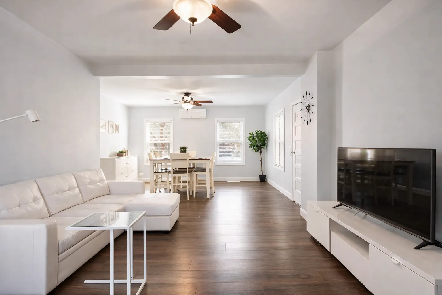 Spacious living room at Beachside Bliss Cottage — vacation rental in Old Orchard Beach, Maine